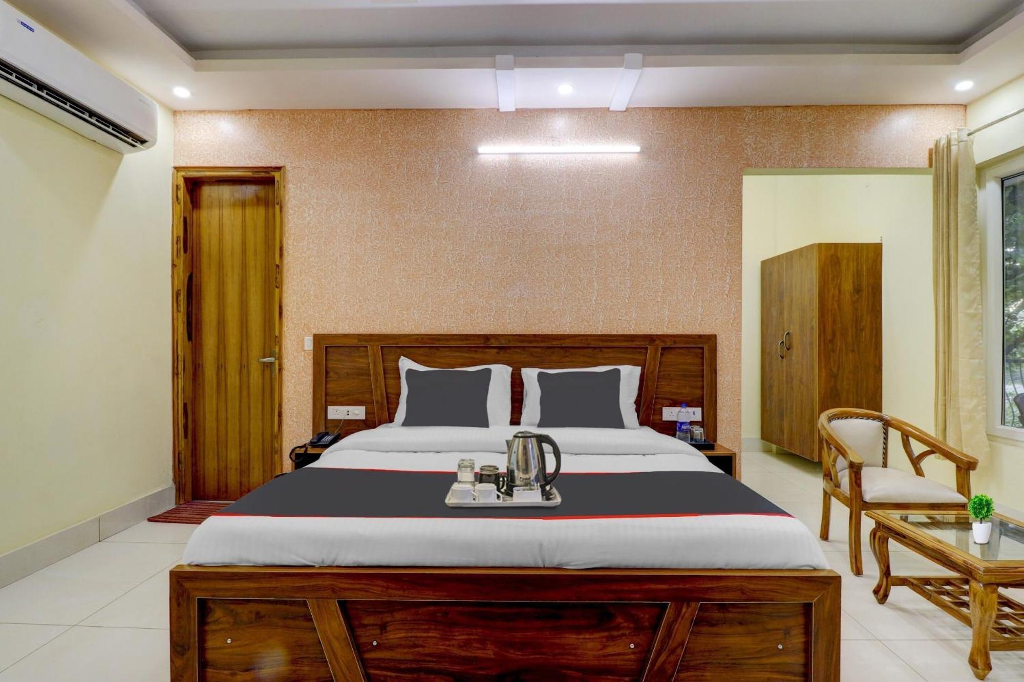 Super Capital O Crestwood Inn Dehradun Dış mekan fotoğraf